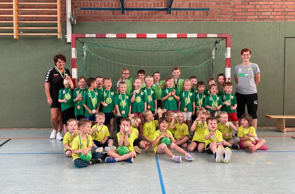 Handballflöhe: Sportliche Grüße der Minis